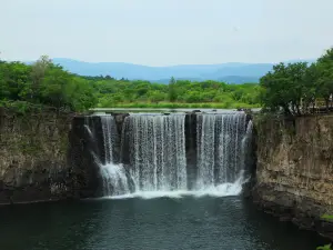 鏡泊湖跳水