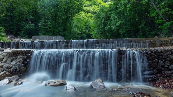 Longtan (Dragon Pond) Bay