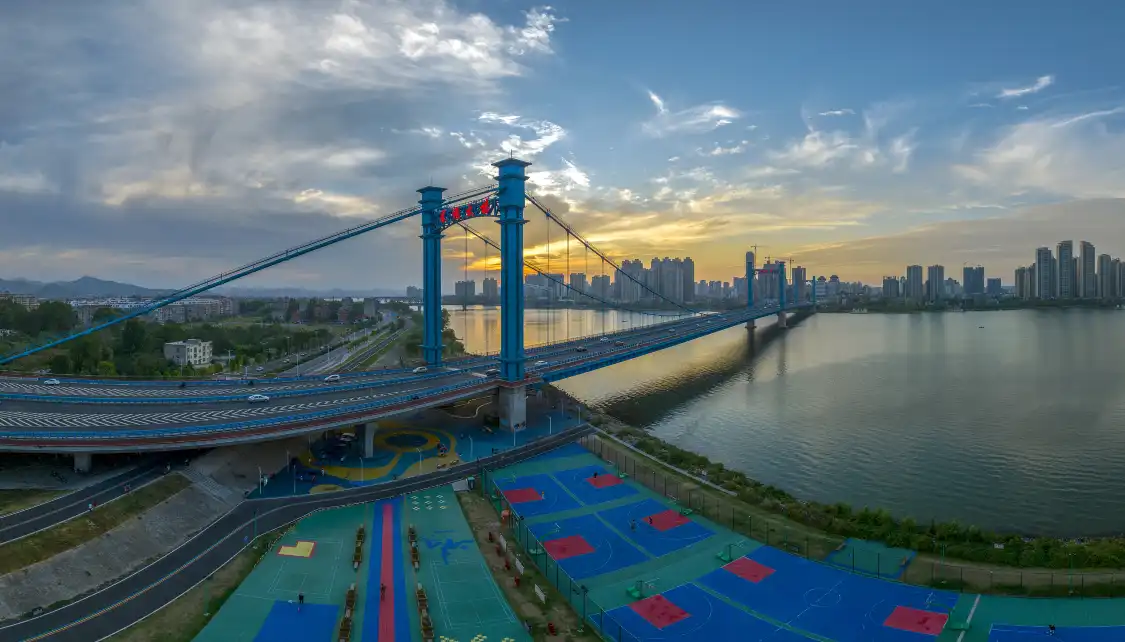 펑진 대교 주변 호텔