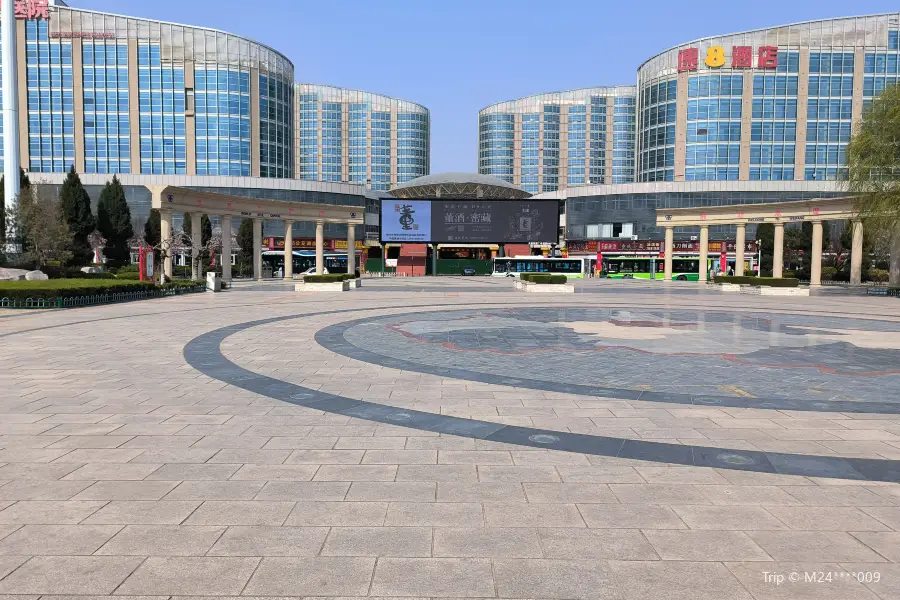 Weifang Railway Station Zhanqian Square