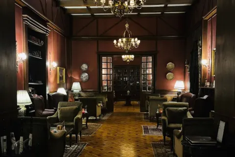 Royal Bar