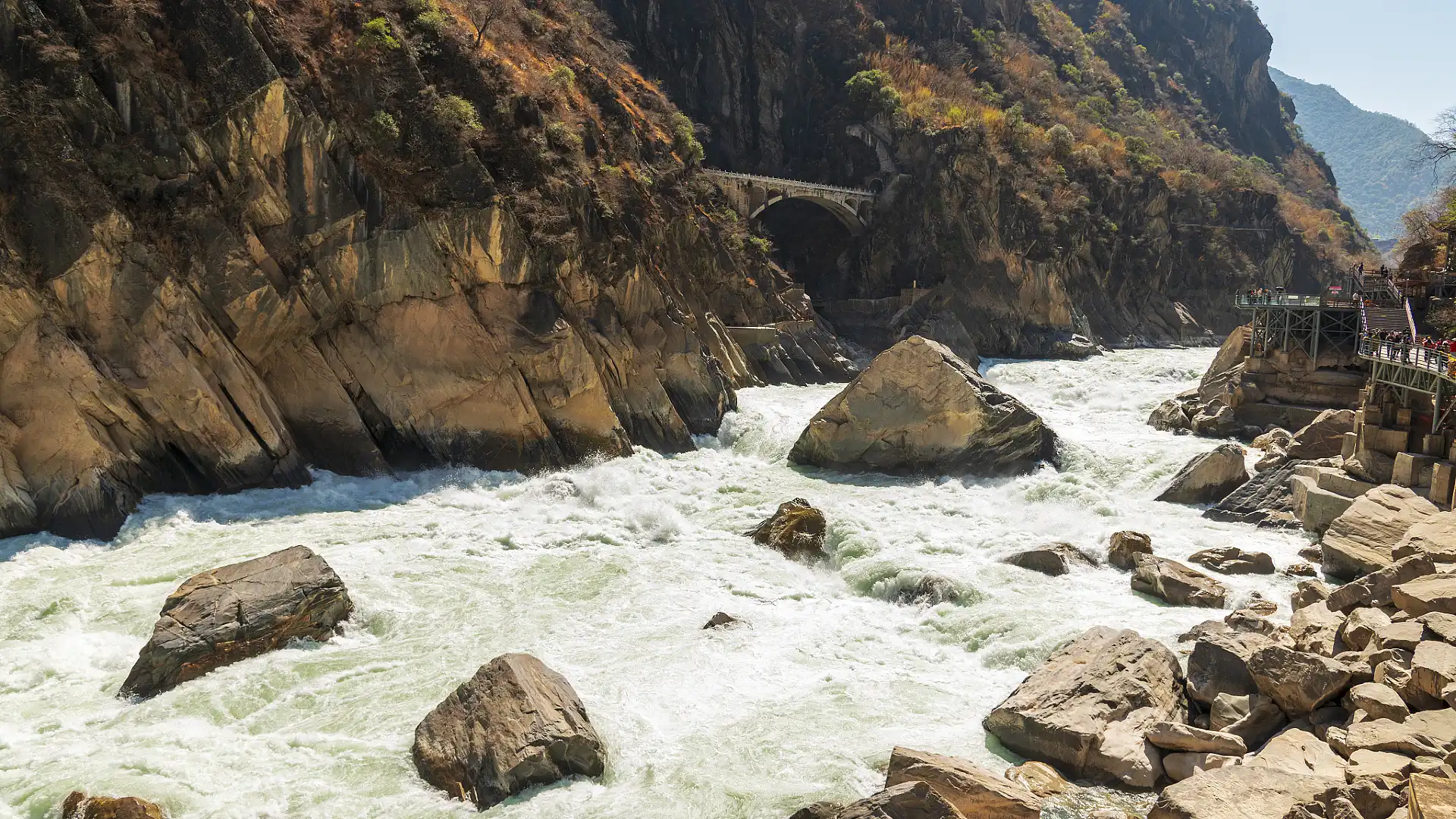 鄰近中虎跳石的酒店