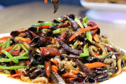 乌勒吉羊粪火自煮手扒肉饭店