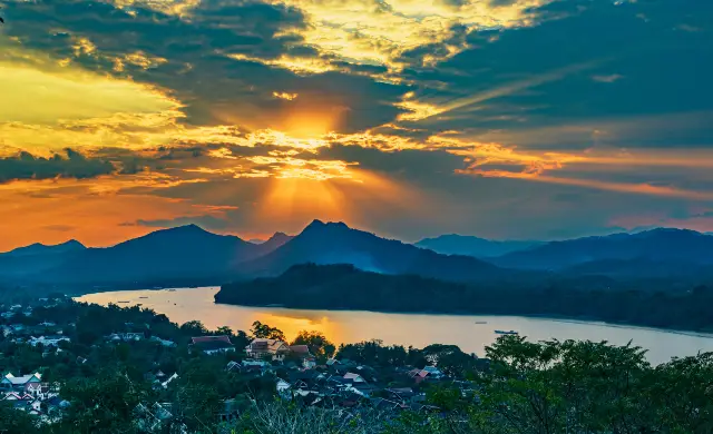 Sunset Sightseeing in Luang Prabang