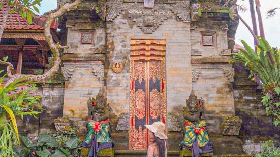 古代既Bali 曾經有二十幾個小王國而烏布王國係當時最具影響