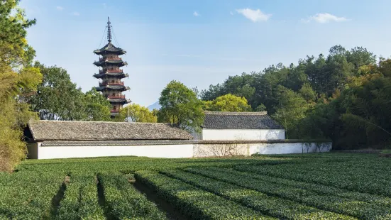 Yanqing Temple (Southeast Gate)