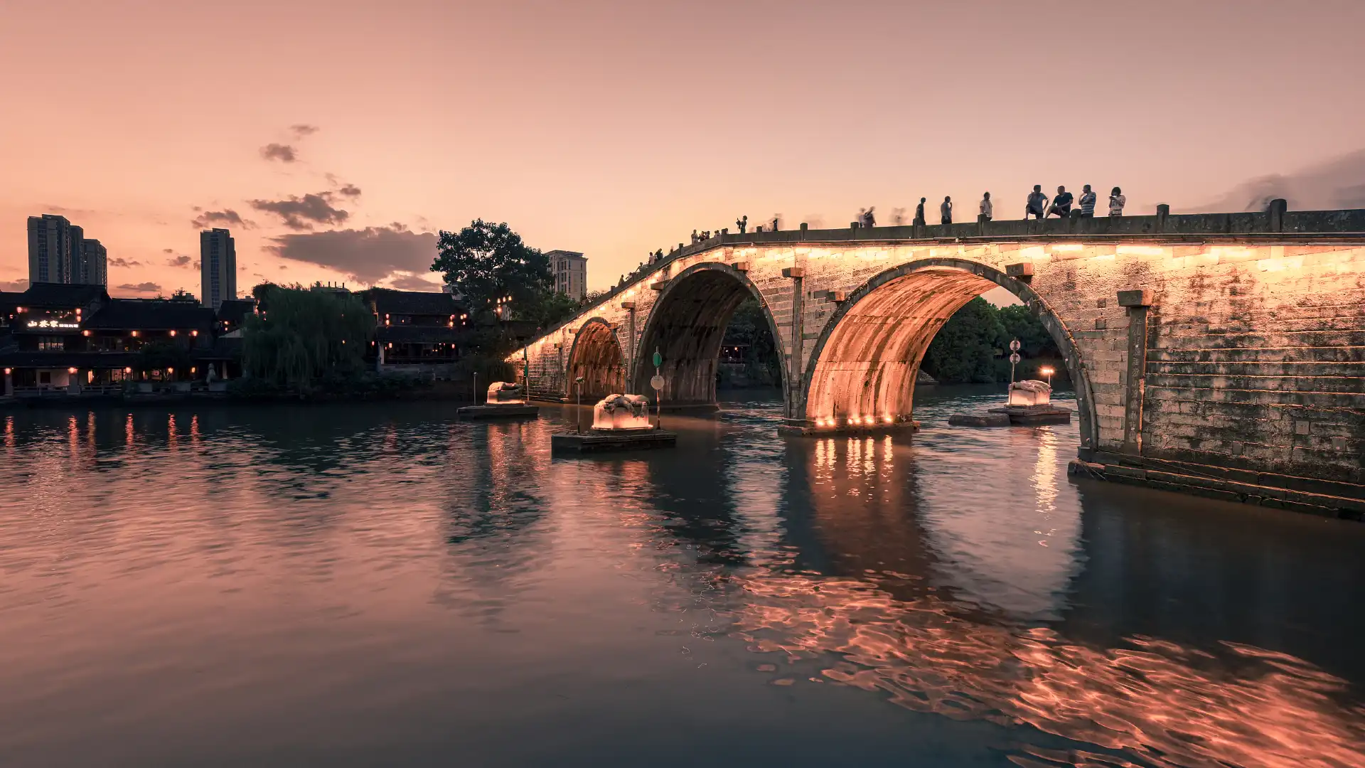 Hotels near Gongchen Bridge