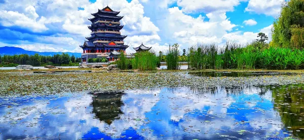 Hotels near Yuhuang Pavilion, Baoshan