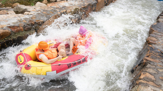Rafting in Xinchang