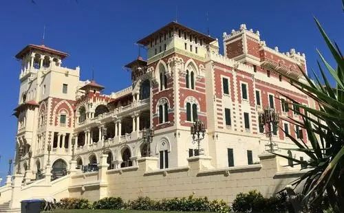 蒙塔扎宫就是著名的夏宫，也是一个历代王侯度假的胜地，保留的建