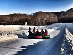 Mingshan Oasis Ski Resort