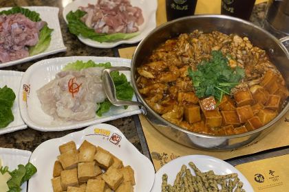 黄记煌三汁焖锅(万豪广场店)