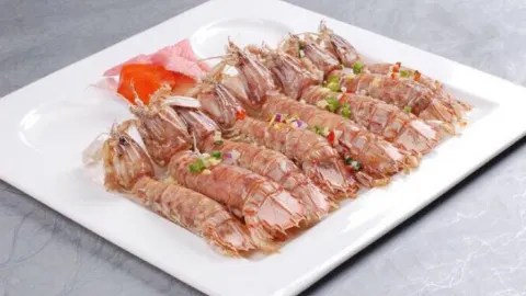 Qin Ji Seafood Restaurant in Beihai