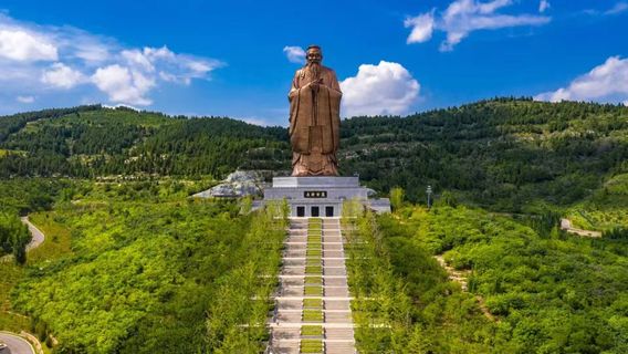 Statue of Confucius