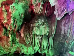 Sanxian Cave (Cave of the Three Immortals)