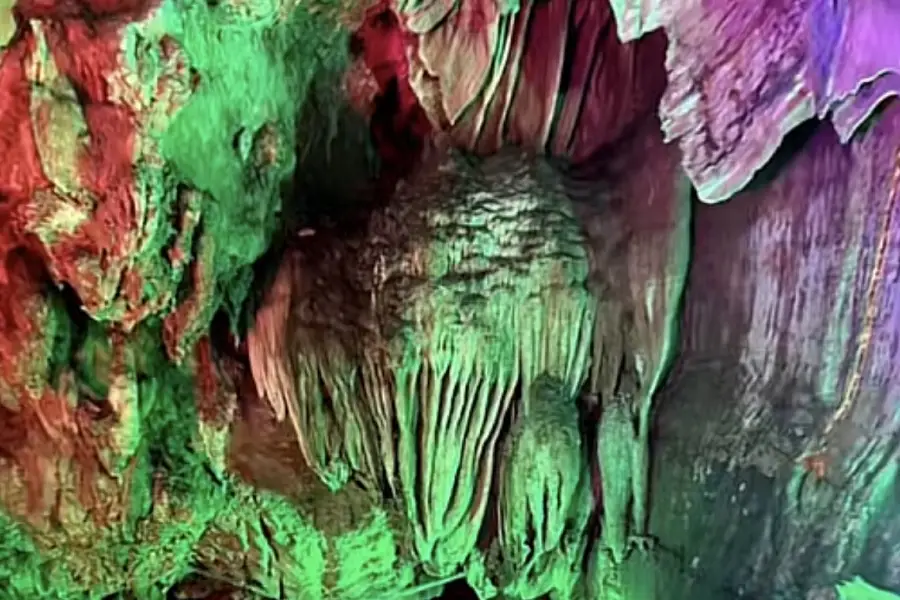 Sanxian Cave (Cave of the Three Immortals)