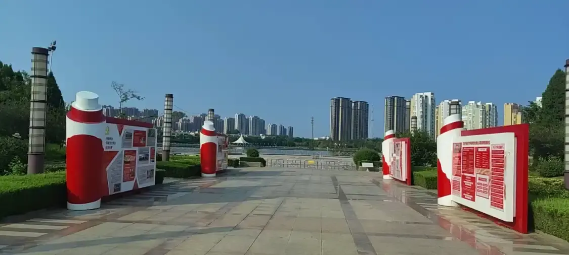 Hotels near Tangchengxinhu Park
