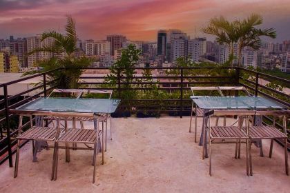 Rainy Roof Restaurant & Café