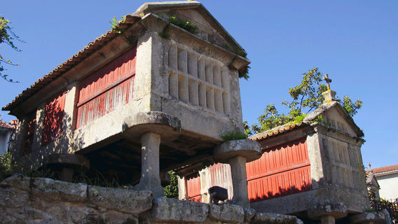Horreos de Combarro