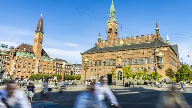 Hotels near City Hall Square