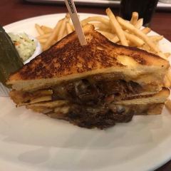 Reuben's Deli & Steakhouse張用戶圖片