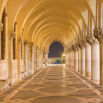 Vé máy bay Venice đi Sân bay quốc tế Nội Bài