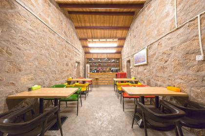 Dongjigushijingpinminsu·shiwu Restaurant