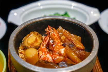 Cai Feng Lou Chinese Restaurant