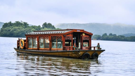 1-Day Hangzhou Zen Landscape Tour: Feilai Peak + Lingyin Temple + West Lake Pleasure Boat + Leifeng Tower