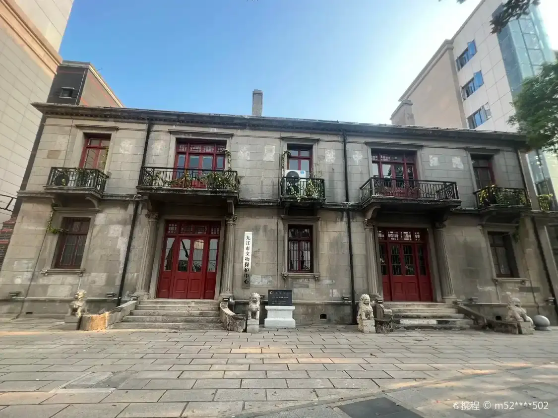 Hotels near Jiujiang Museum