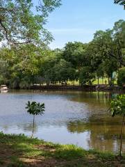 Wachirabenchathat Park (Rot Fai Park)