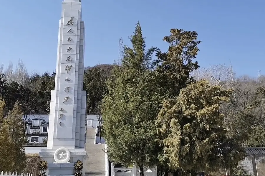 사팔 열사능원