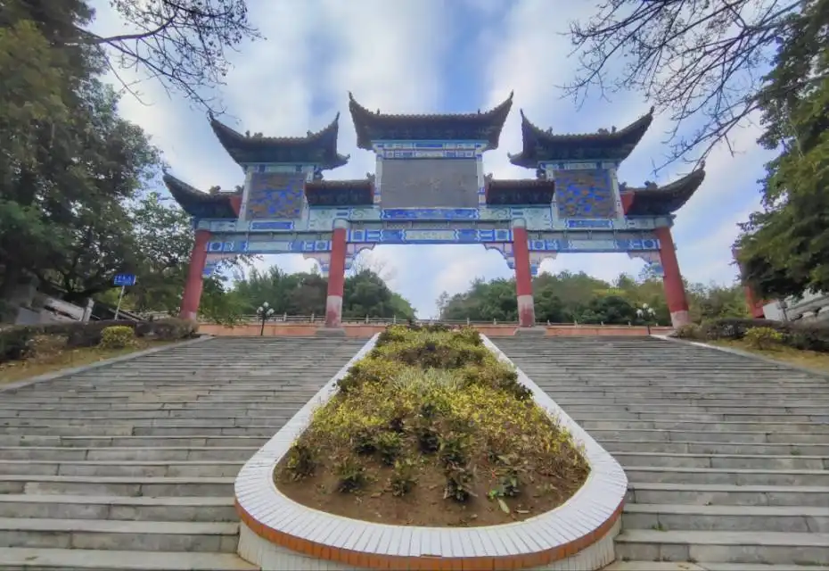 Hotels near Xianling Mountain