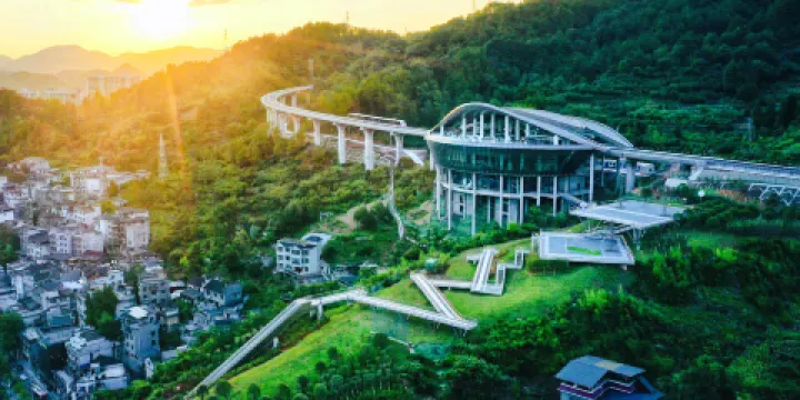 鳳凰磁浮觀光快線