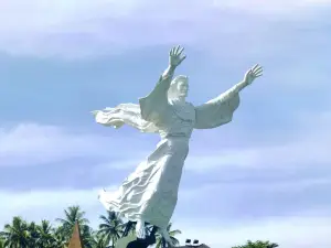 Yesus Memberkati Statue