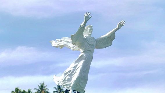 Yesus Memberkati Statue