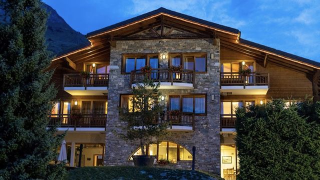 Les Elfes International Summer, Winter And Spring Camps