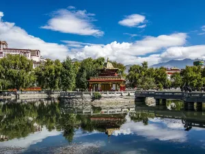 Zongjiao Lukang Park