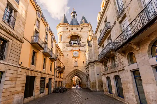 鄰近波爾多大鐘門的酒店