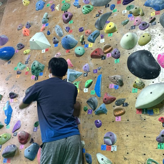 大阪・吹田にあるボルダリング場が楽しい