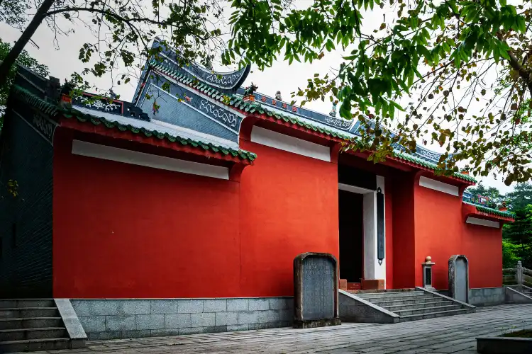 Hotels near Feilai Temple