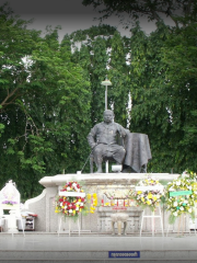 Phraya Damrong Sucharit Mahisornpakdee Monument (Ko Su Jiang)