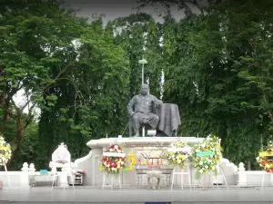 Phraya Damrong Sucharit Mahisornpakdee Monument (Ko Su Jiang)