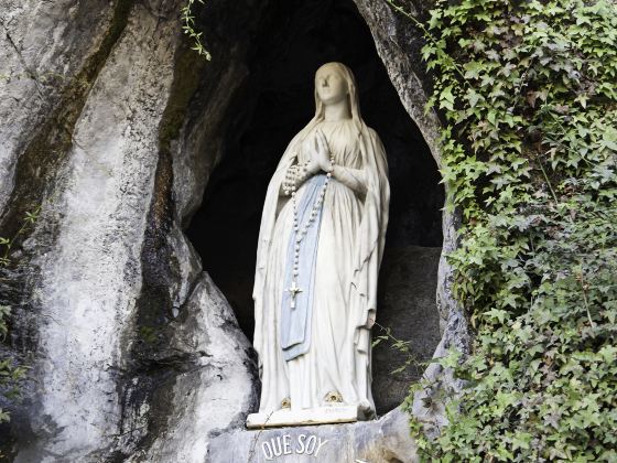 Notre Dame de Lourdes