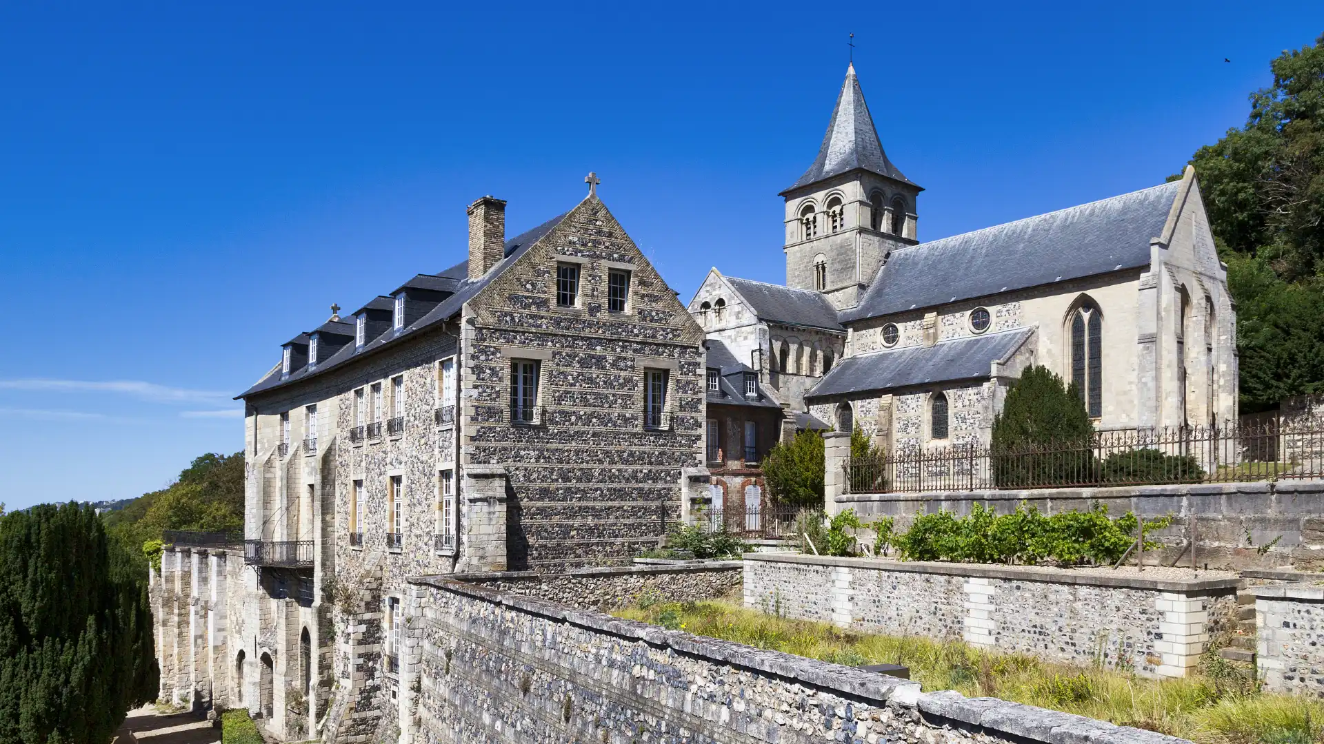 Hotels near Abbey Museum Graville