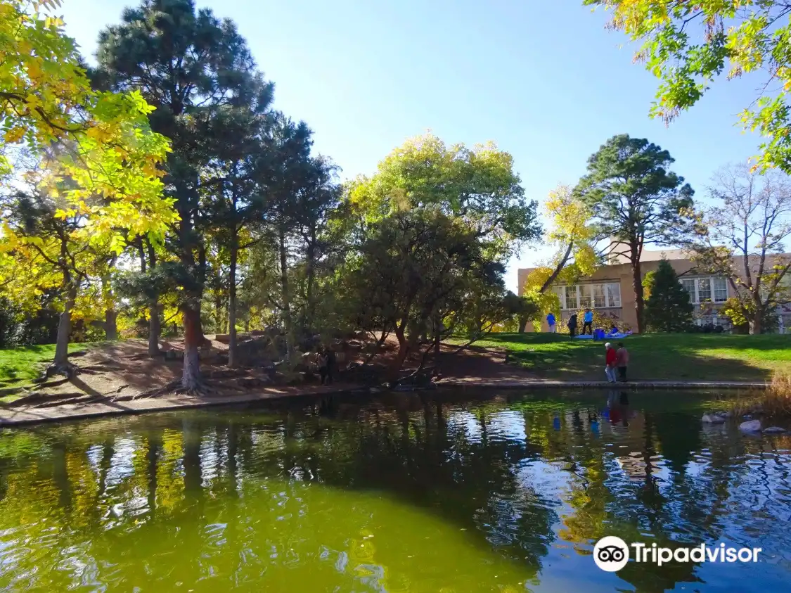 Hotels near UNM Duck Pond
