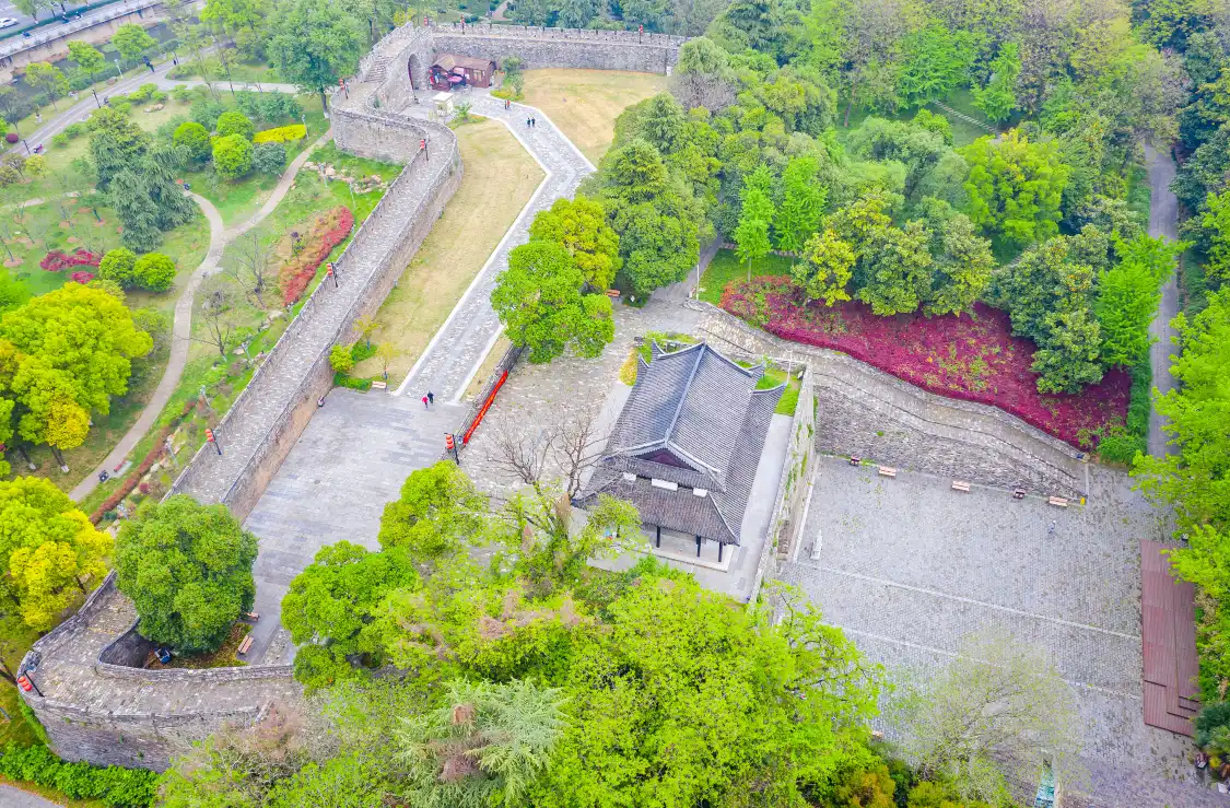 신차이먼 공원 주변 호텔