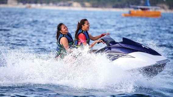 Motorboat Experiences in Boracay Island