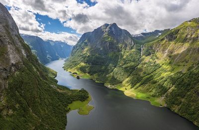 Naeroyfjorden