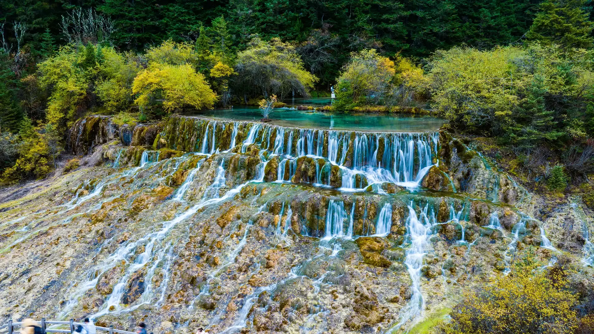 Hotels near Waterfall Brilliance Scenic Spot